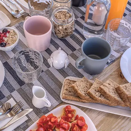 Fiore ベッド・アンド・ブレックファスト 3*